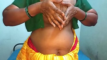 vidya balan showing her boobs