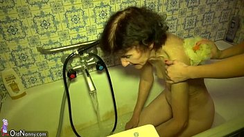 nude lady bath