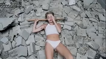miley cyrus playing with pussy